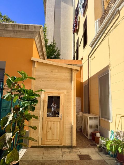 casetta in legno addossata, portattrezzi addossato, capanno addossato