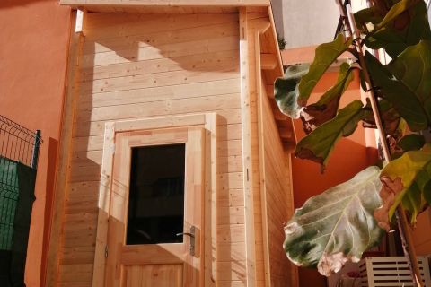 casetta in legno addossata, portattrezzi addossato, capanno addossato